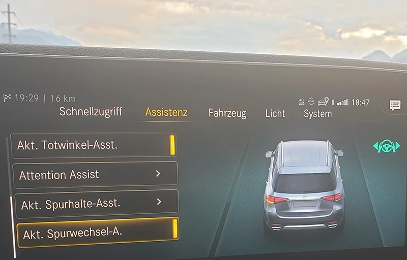 Auto mit Fahrerassistenzsystemen